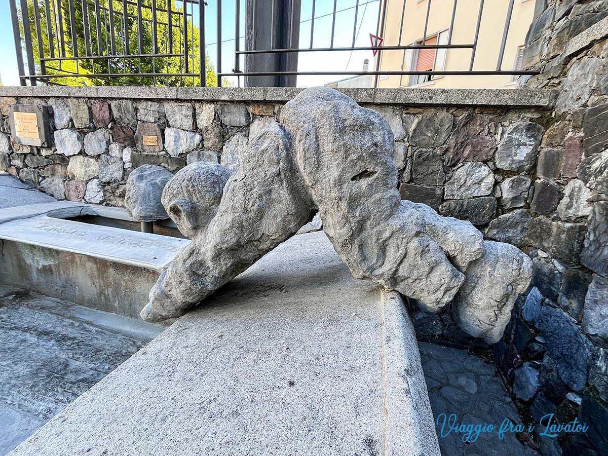 05 lavatoio treppo grande statue