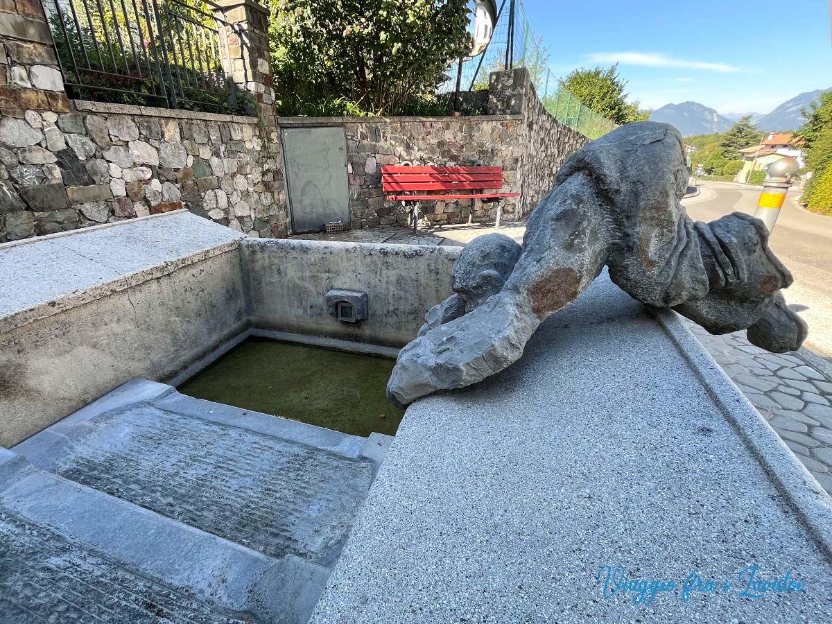 17 lavatoio treppo grande statue