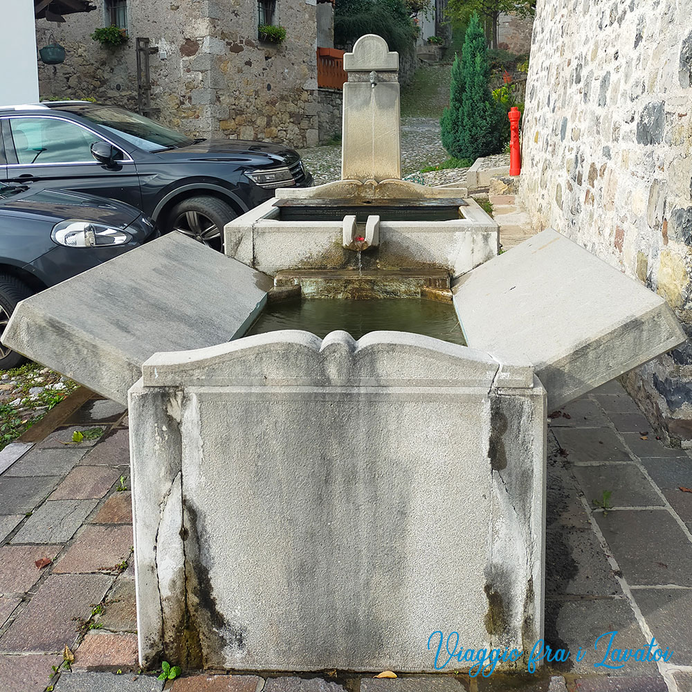 Lavatoio con fontana a Voltois - Ampezzo - Udine